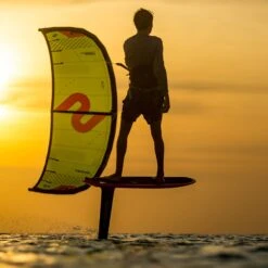 Slingshot Dwarf Craft V3 - Hydrofoil Deck 16 Slingshot Dwarf Craft V3 - Hydrofoil Deck -Kite Boarding Shop slingshot dwarf craft v3 size 7